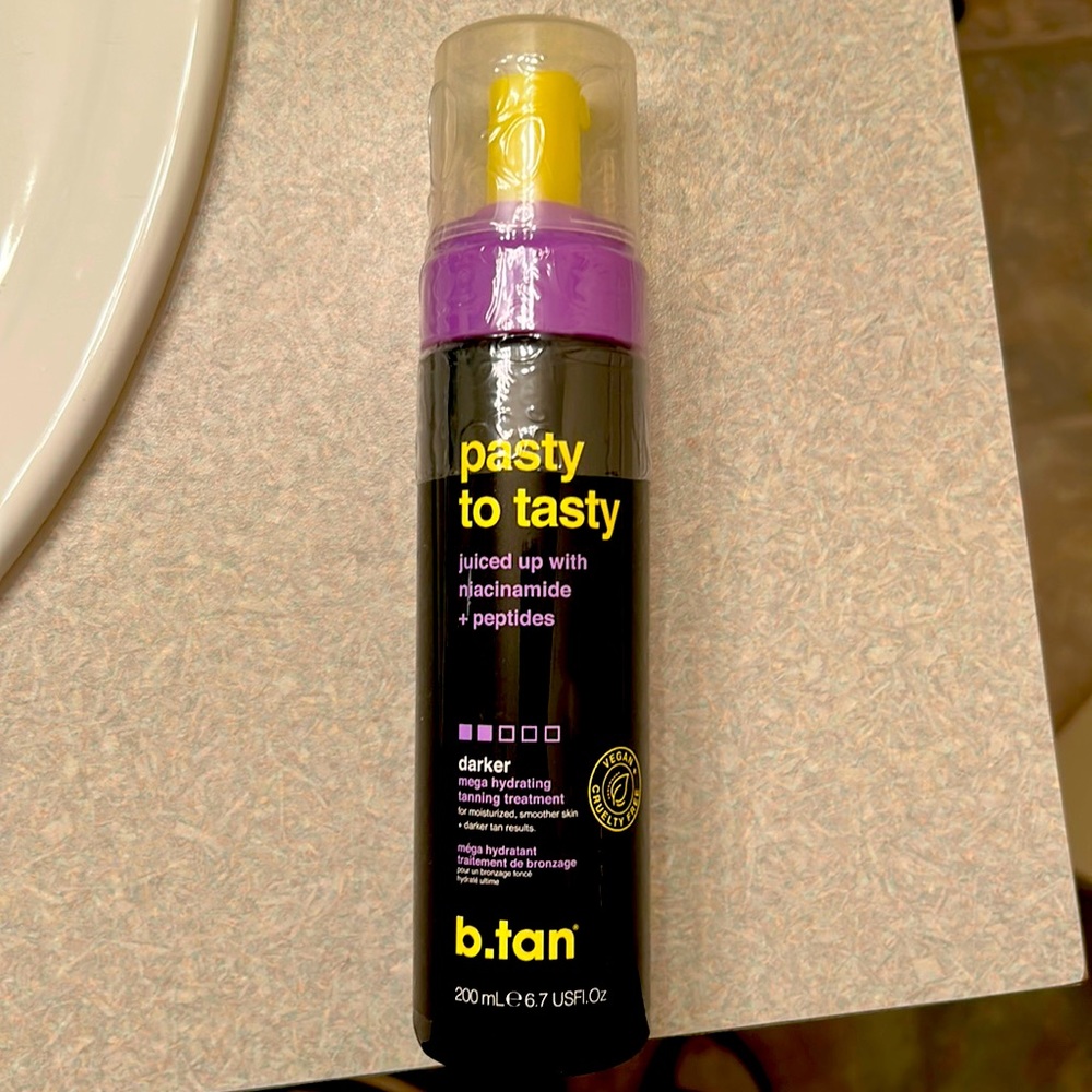 NWT Self tanner Pasty To Tasty with niacinamide & peptides.